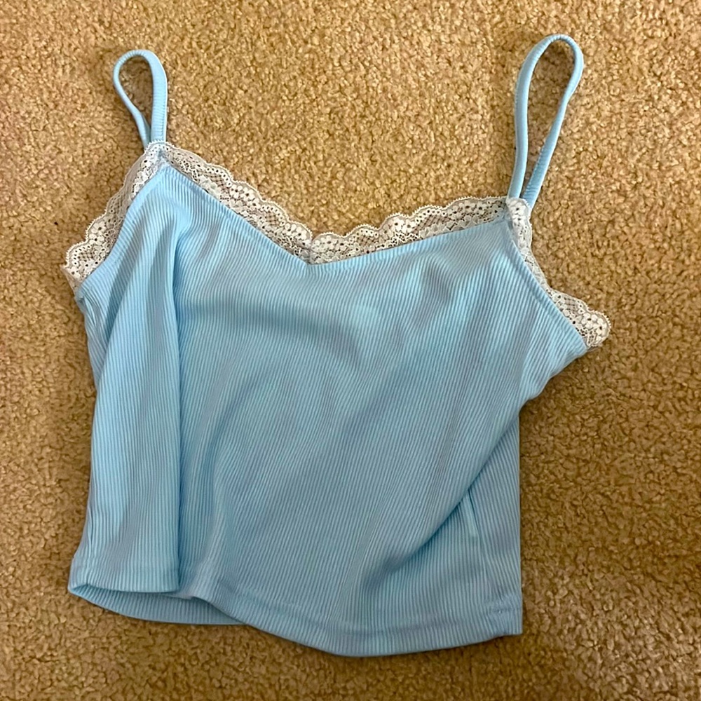 Cute light blue crop tank top!
